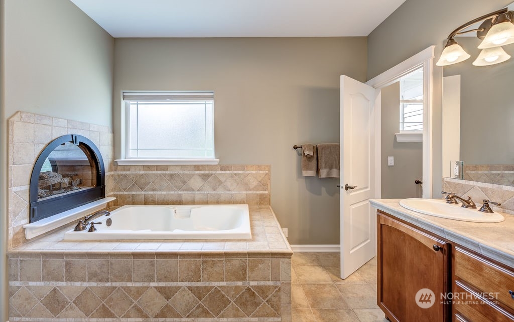 1665 Pitcher Canyon Road Wenatchee, WA 98801 - Photo 20 of 39 a bathroom with a tub sink and mirror