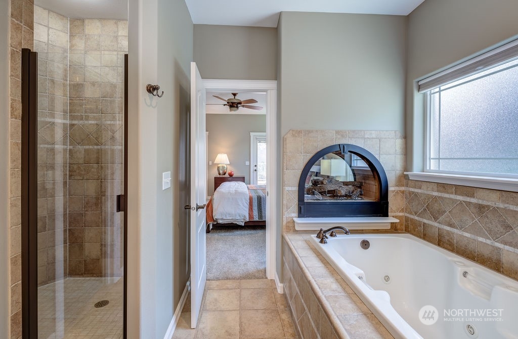1665 Pitcher Canyon Road Wenatchee, WA 98801 - Photo 21 of 39 a bathroom with a tub sink and mirror