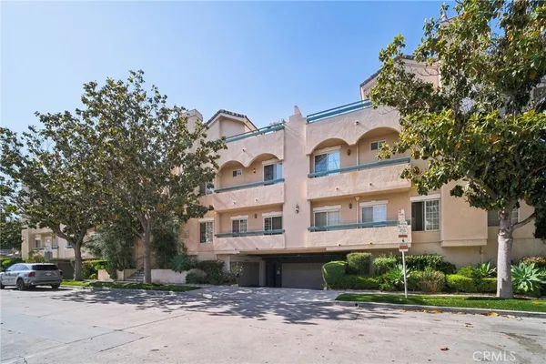 $939,950 | 10659 Bloomfield Street, Toluca Lake, CA 91602