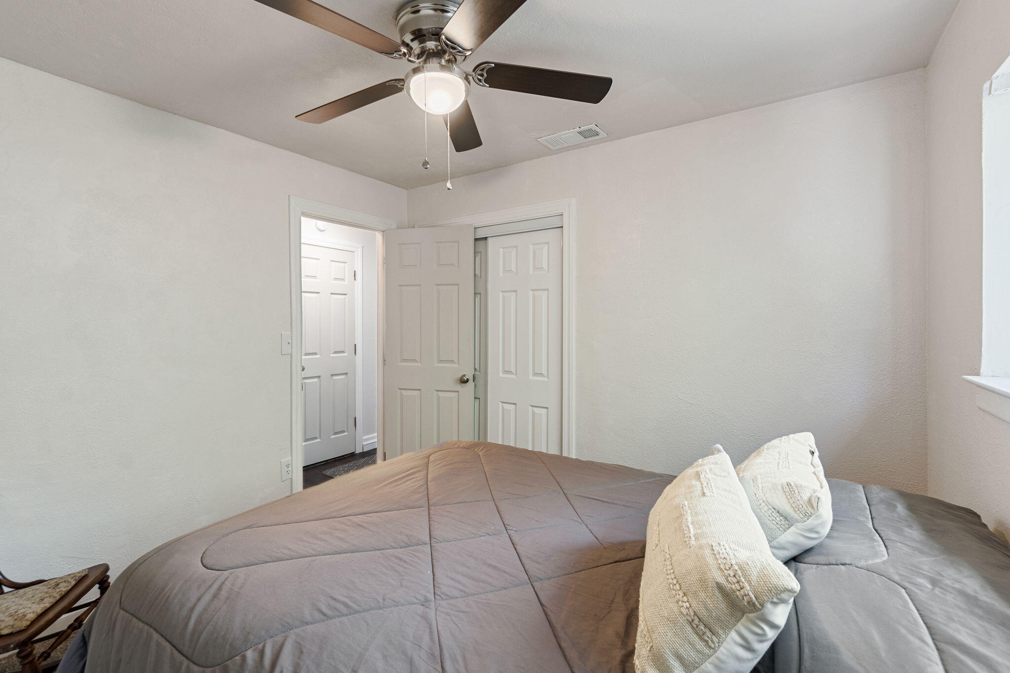 3923 Meteor Street Redding, CA 96002 - Photo 18 of 31 Bedroom 2