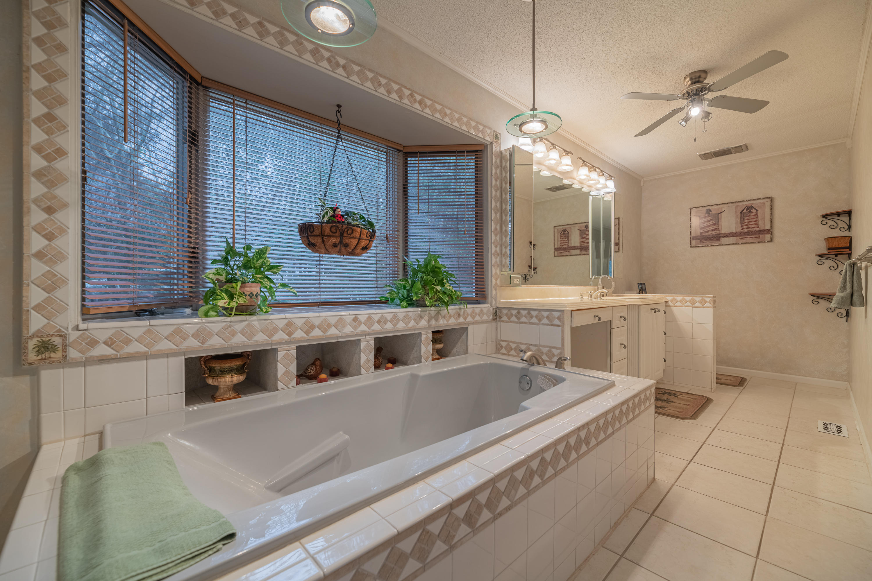 10704 Leeds Gate Road Savannah, GA 31406 - Photo 23 of 35 Bathroom