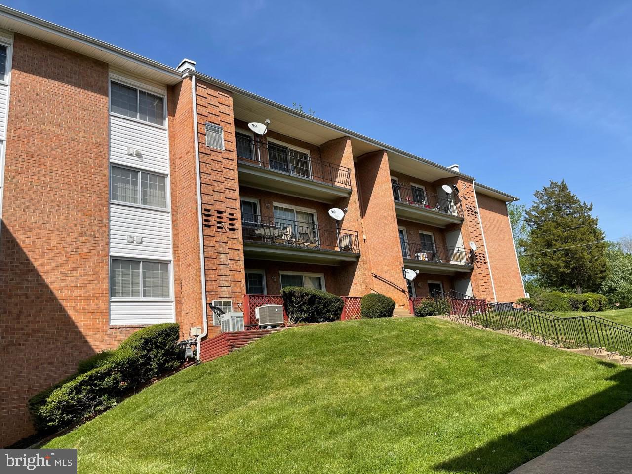 635 Waterloo Road, Unit 212 Warrenton, VA 20186 - Photo 1 of 9 Gallery Image 1