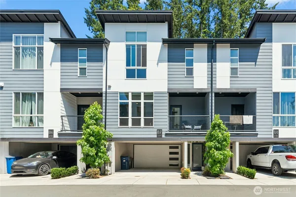 $649,950 | 13710 Ash Way, Unit B7, Everett, WA 98204