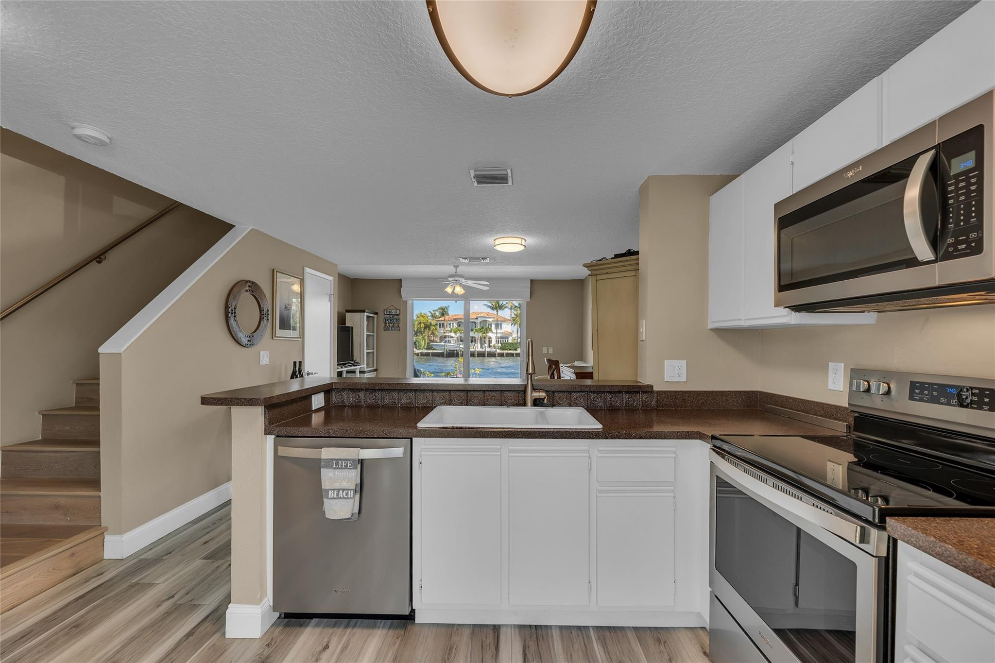 936 Jeffery Street Boca Raton, FL 33487 - Photo 5 of 60 Photo 5