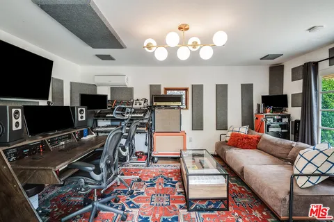 $1,050,000 | 6865 Calhoun Avenue, Van Nuys, CA 91405