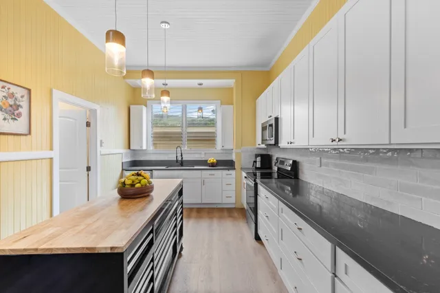 $850,000 | 95-4968 Mamalahoa Highway, Naalehu, HI 96772