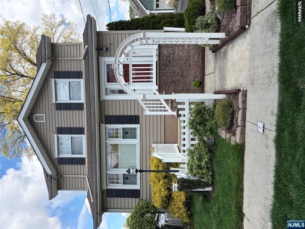 829 Elm Avenue Ridgefield, NJ 07657 - Photo 2 of 13