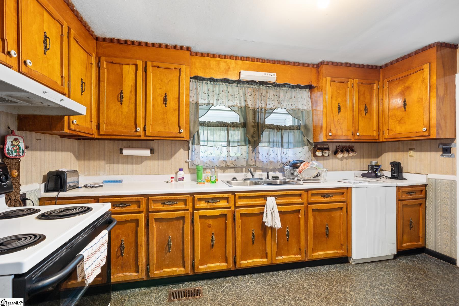 302 Woodland Road Marietta, SC 29661 - Photo 8 of 17 Gallery Image 8