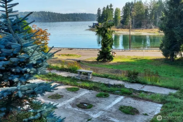 a view of a fountain in front of a house