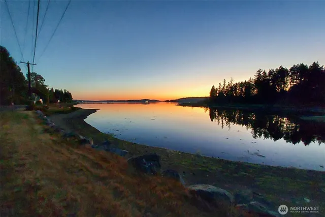 a view of lake from yard