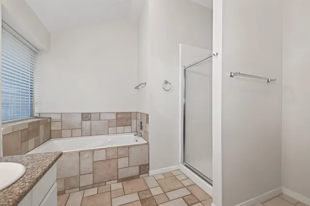 $2,050 | 2002 Foundary Drive, Katy, TX 77493