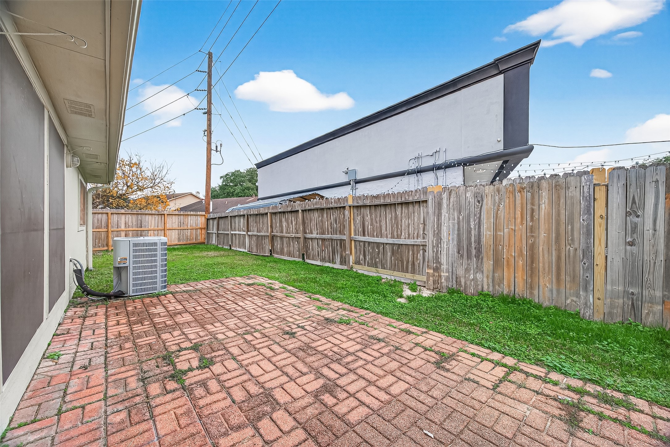 2002 Foundary Drive Katy, TX 77493 - Photo 18 of 20 a view of a backyard with a garden