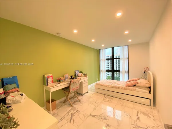 $10,000 | 1121 Crandon Boulevard, Unit F907, Key Biscayne, FL 33149