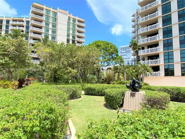 $10,000 | 1121 Crandon Boulevard, Unit F907, Key Biscayne, FL 33149