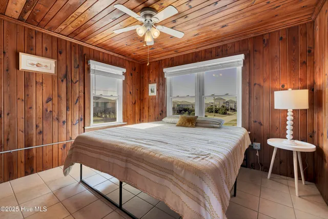 $1,225,000 | 1008 Ocean Boulevard, Topsail Beach, NC 28445