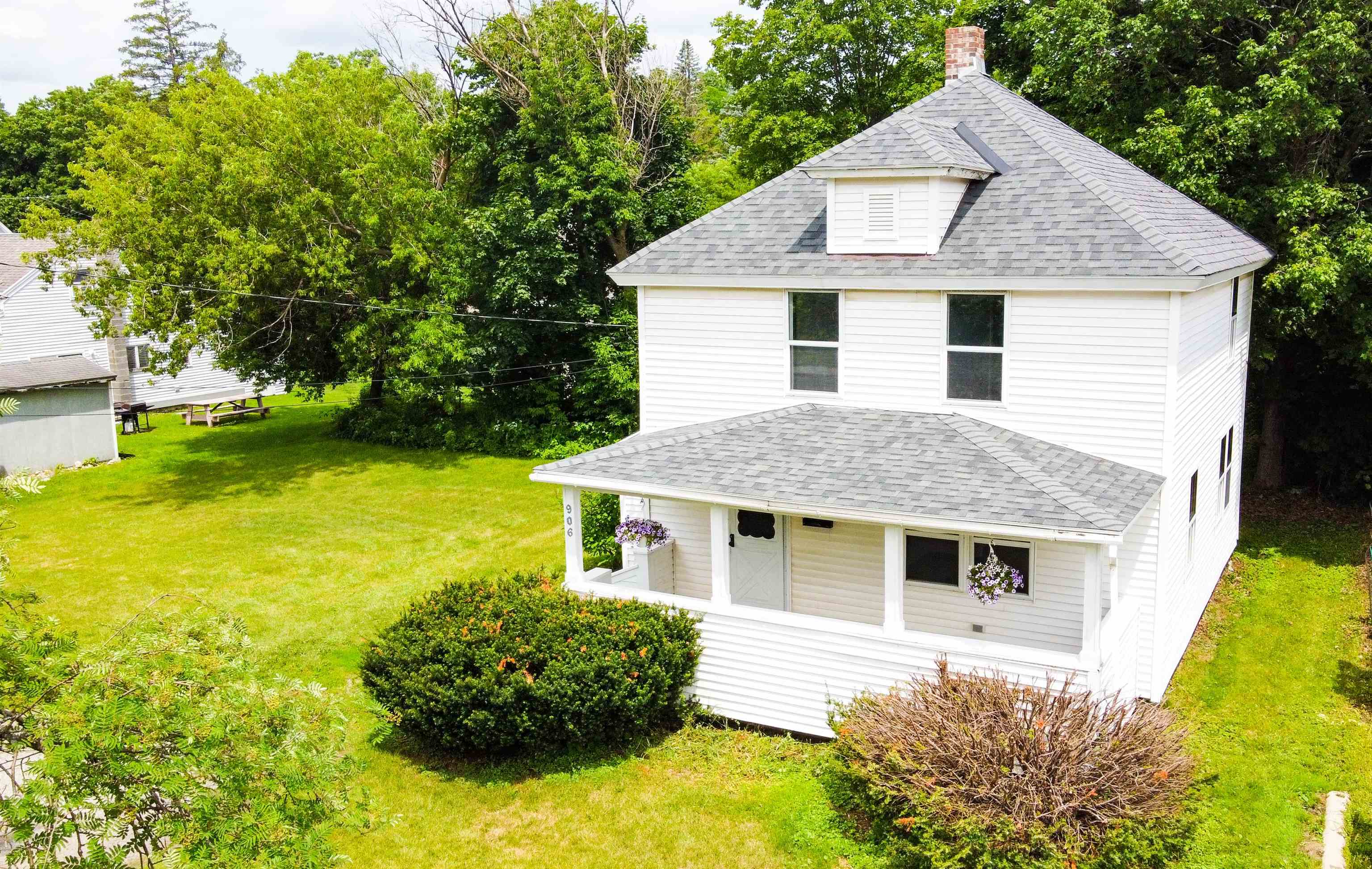 906 County Street Bennington, VT 05201 - Photo 1 of 40