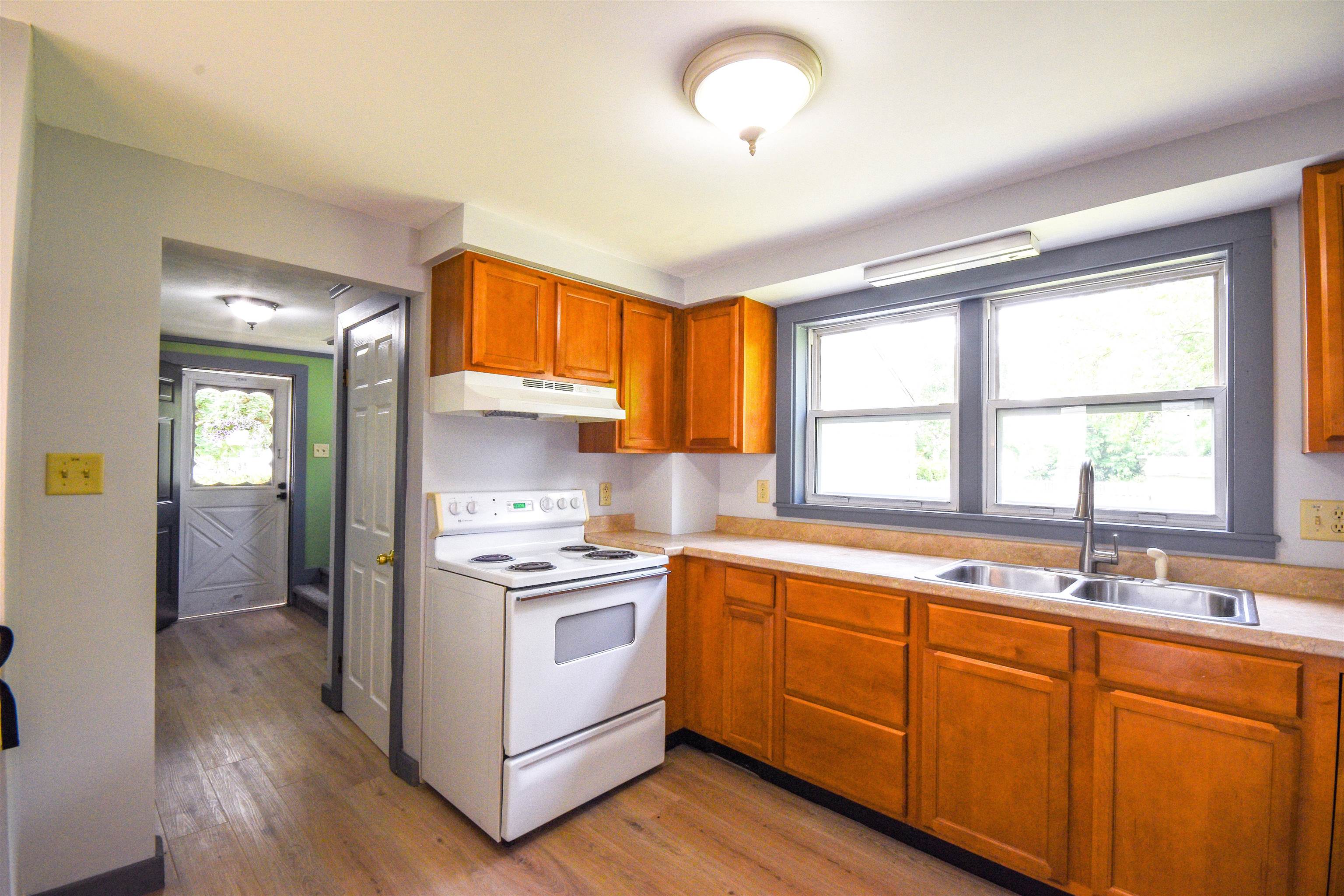 906 County Street Bennington, VT 05201 - Photo 13 of 40