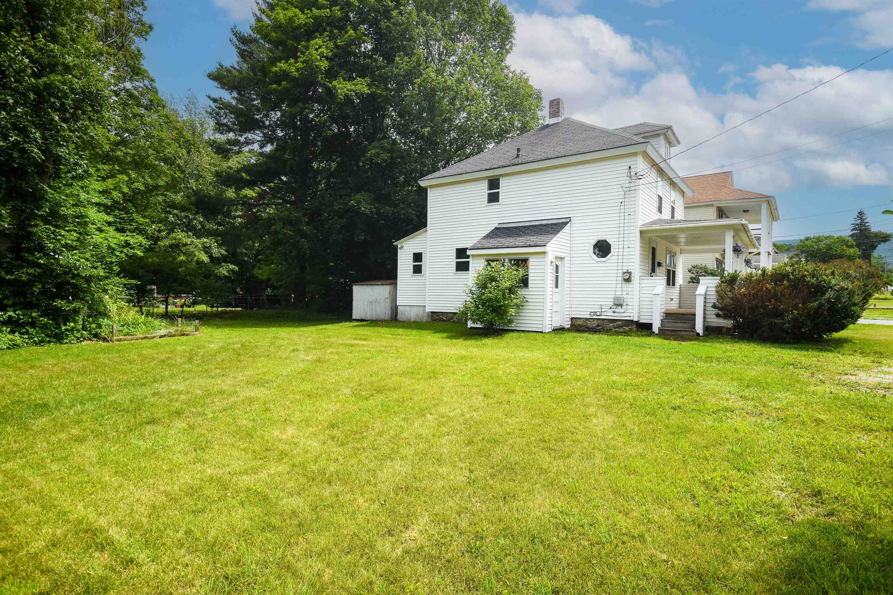 906 County Street Bennington, VT 05201 - Photo 4 of 40