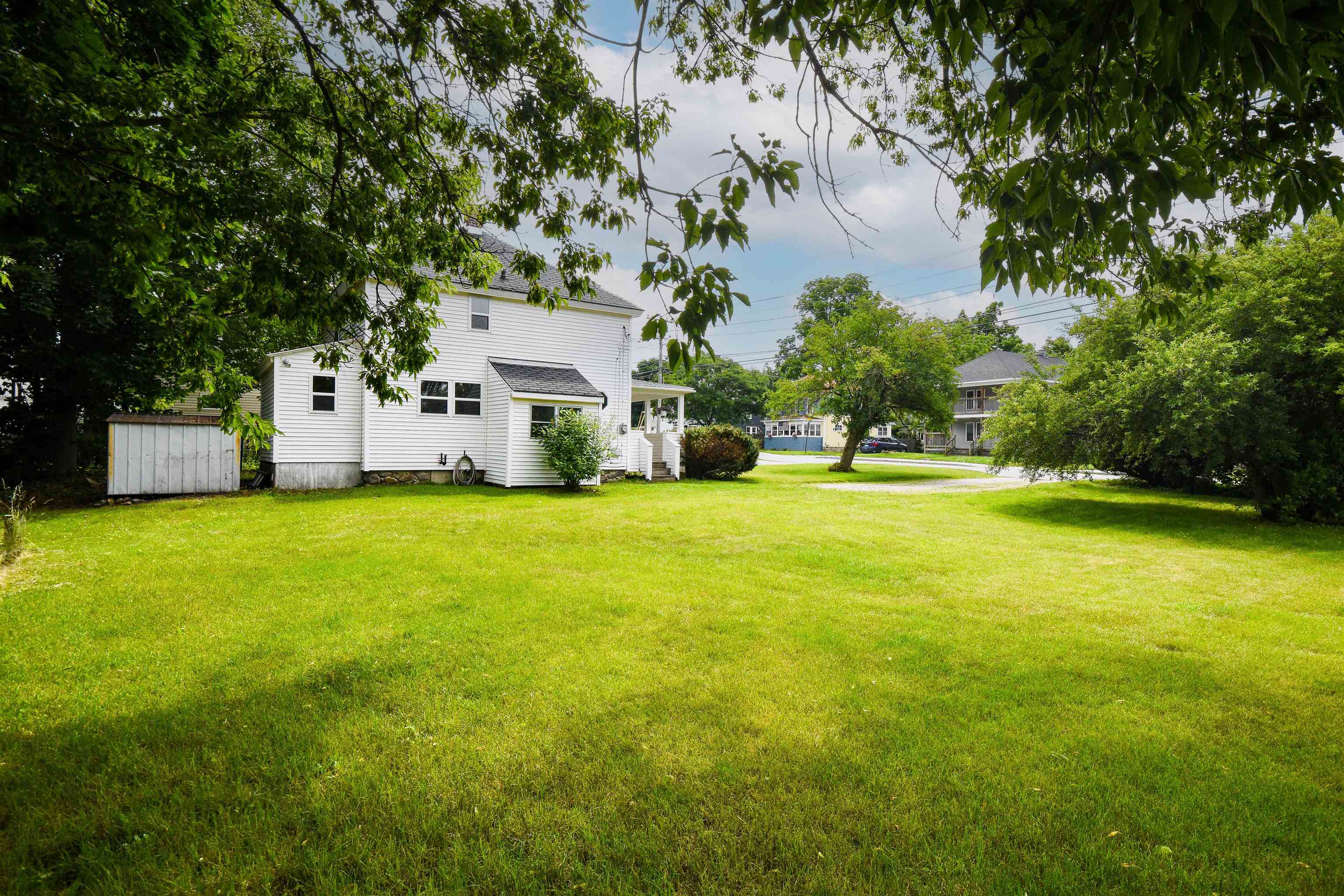 906 County Street Bennington, VT 05201 - Photo 5 of 40