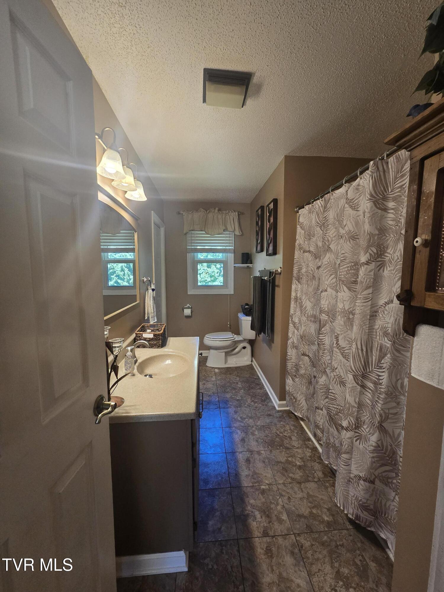 3265 Winesap Road Kingsport, TN 37663 - Photo 11 of 27 20260517_115524