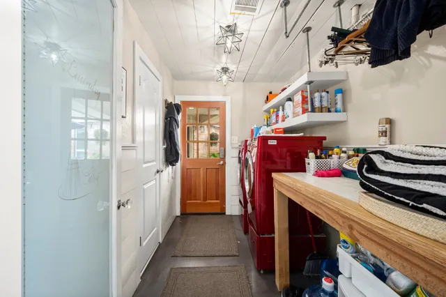 a view of en suite bathroom with sink and mirror