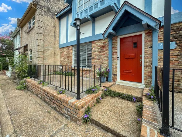 $2,300 | 1219 Saxony Lane, Houston, TX 77058