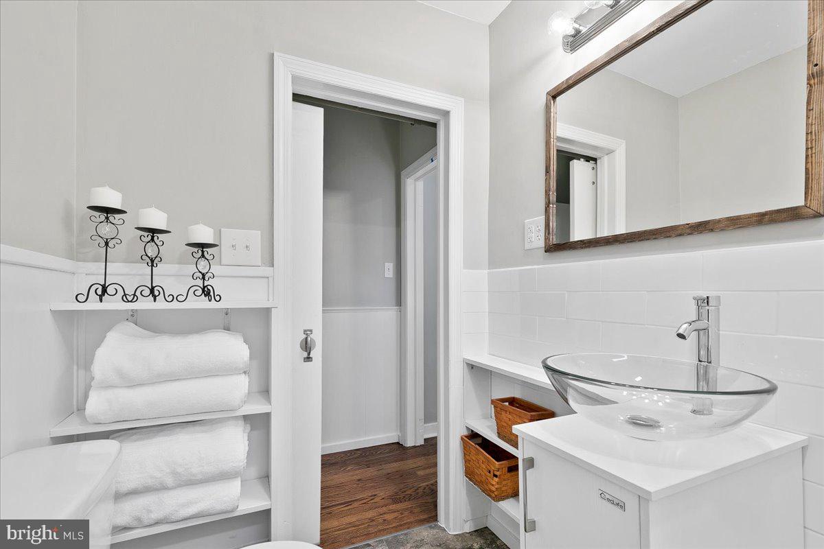 9 East Miller Road New Providence, PA 17560 - Photo 8 of 103 First Floor En-Suite
