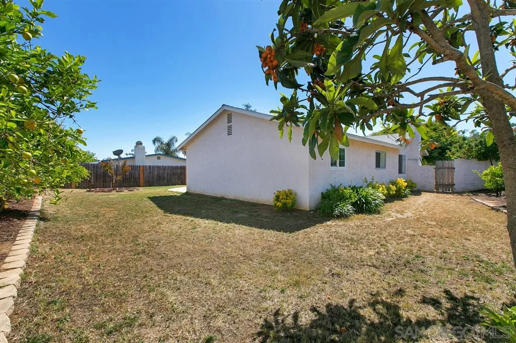 804 Cozy Court Fallbrook, CA 92028 - Photo 4 of 24 Gallery Image 4