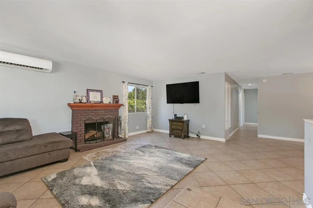 804 Cozy Court Fallbrook, CA 92028 - Photo 6 of 24 Gallery Image 6