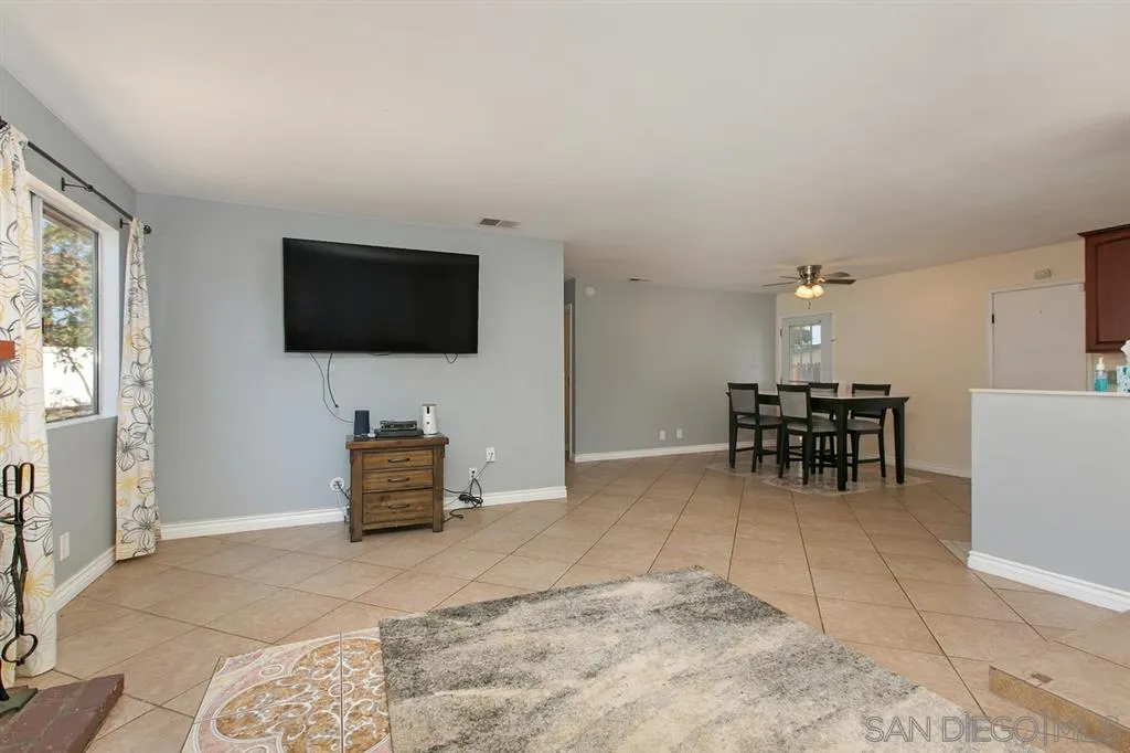 804 Cozy Court Fallbrook, CA 92028 - Photo 10 of 24 Gallery Image 10