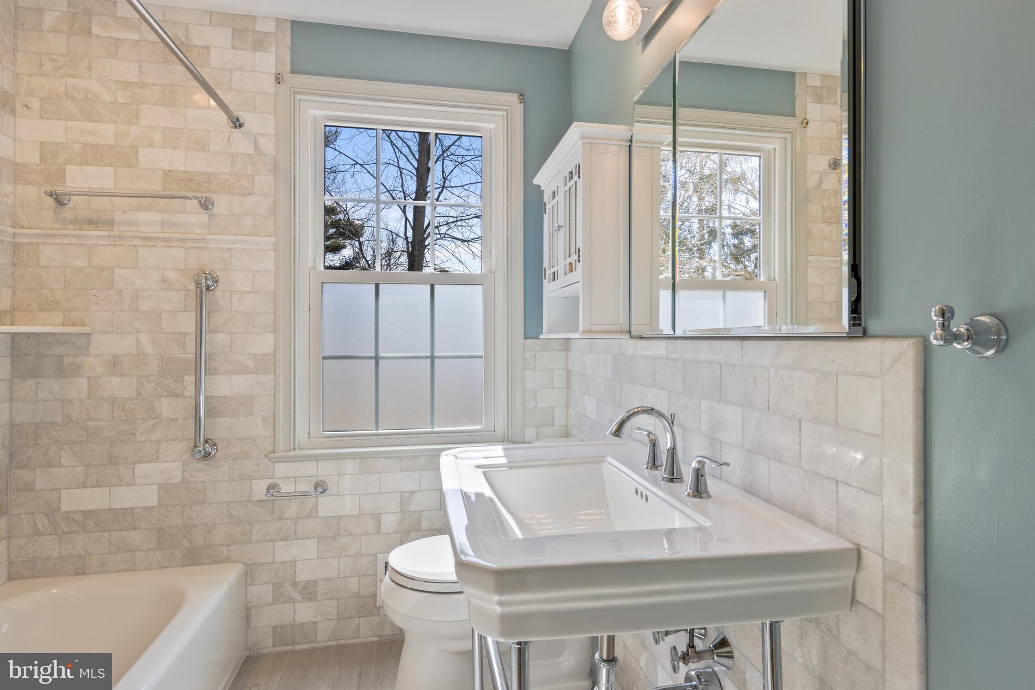 576 Brinton Road Wayne, PA 19087 - Photo 16 of 30 Main Floor Bath