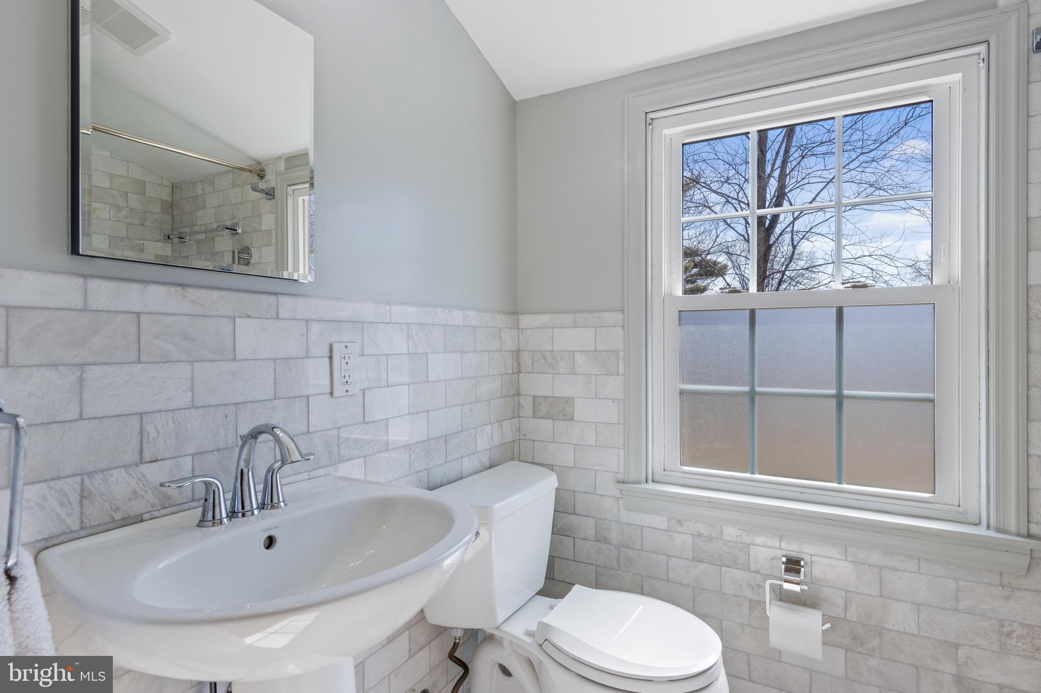 576 Brinton Road Wayne, PA 19087 - Photo 20 of 30 2nd Floor Hall Bath