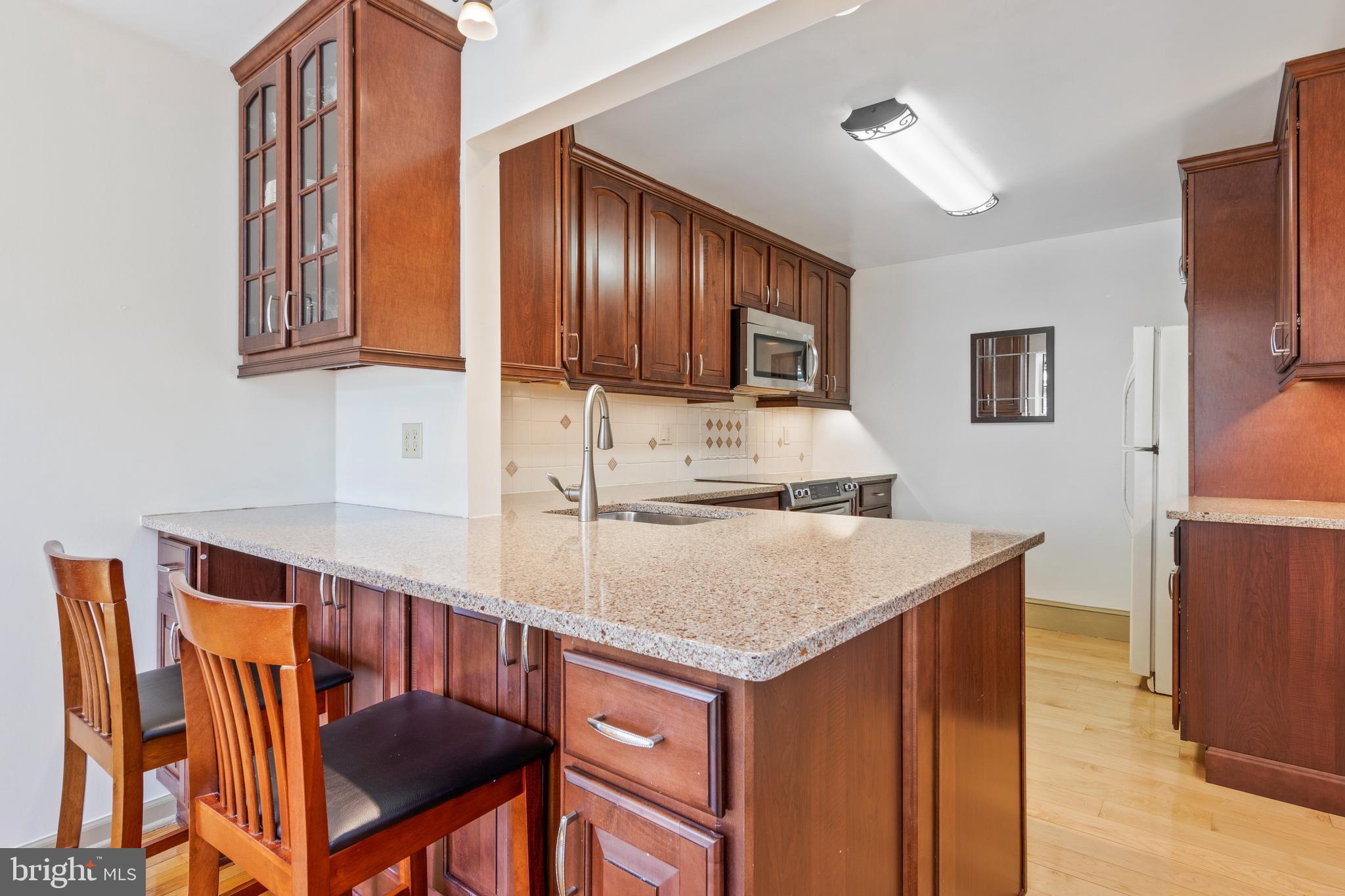 576 Brinton Road Wayne, PA 19087 - Photo 9 of 30 Quartz peninsula with seating