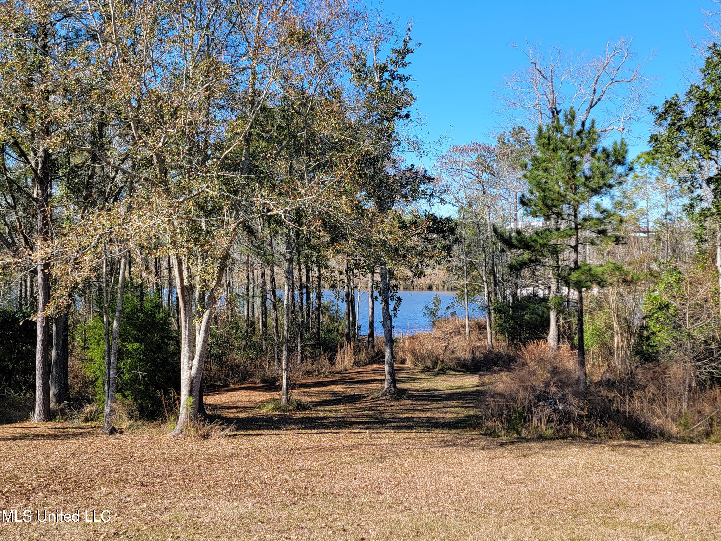 11081 Shorecrest Road Biloxi, MS 39532 - Photo 2 of 9 1000028602