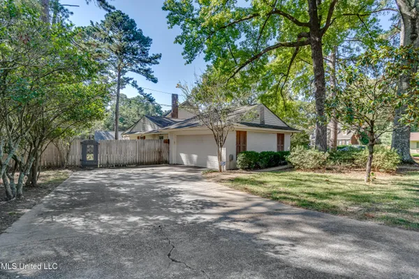$250,000 | 5207 Reddoch Drive, Jackson, MS 39211