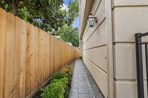 $649,000 | 908 Thompson Street, Houston, TX 77007