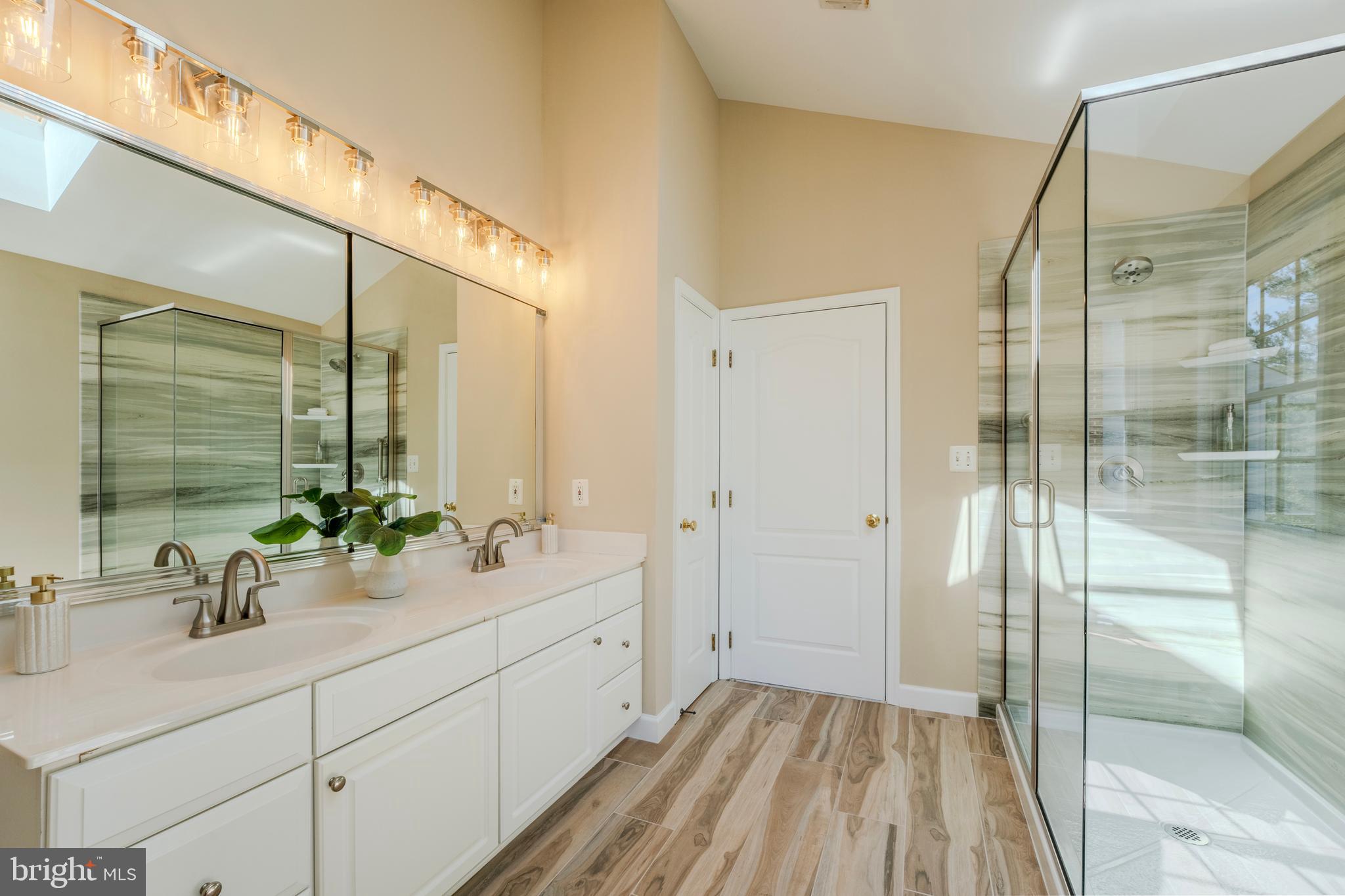 1327 Murray Downs Way Reston, VA 20194 - Photo 29 of 70 Primary Bathroom