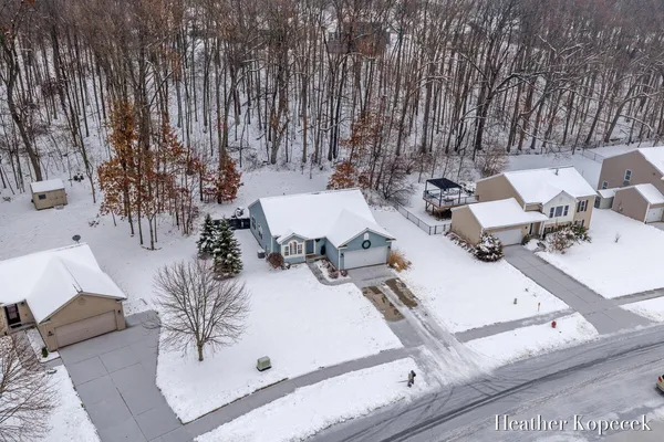 $355,000 | 11347 Trent Southeast, Lowell, MI 49331