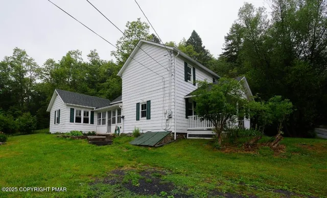 a view of a house with a backyard