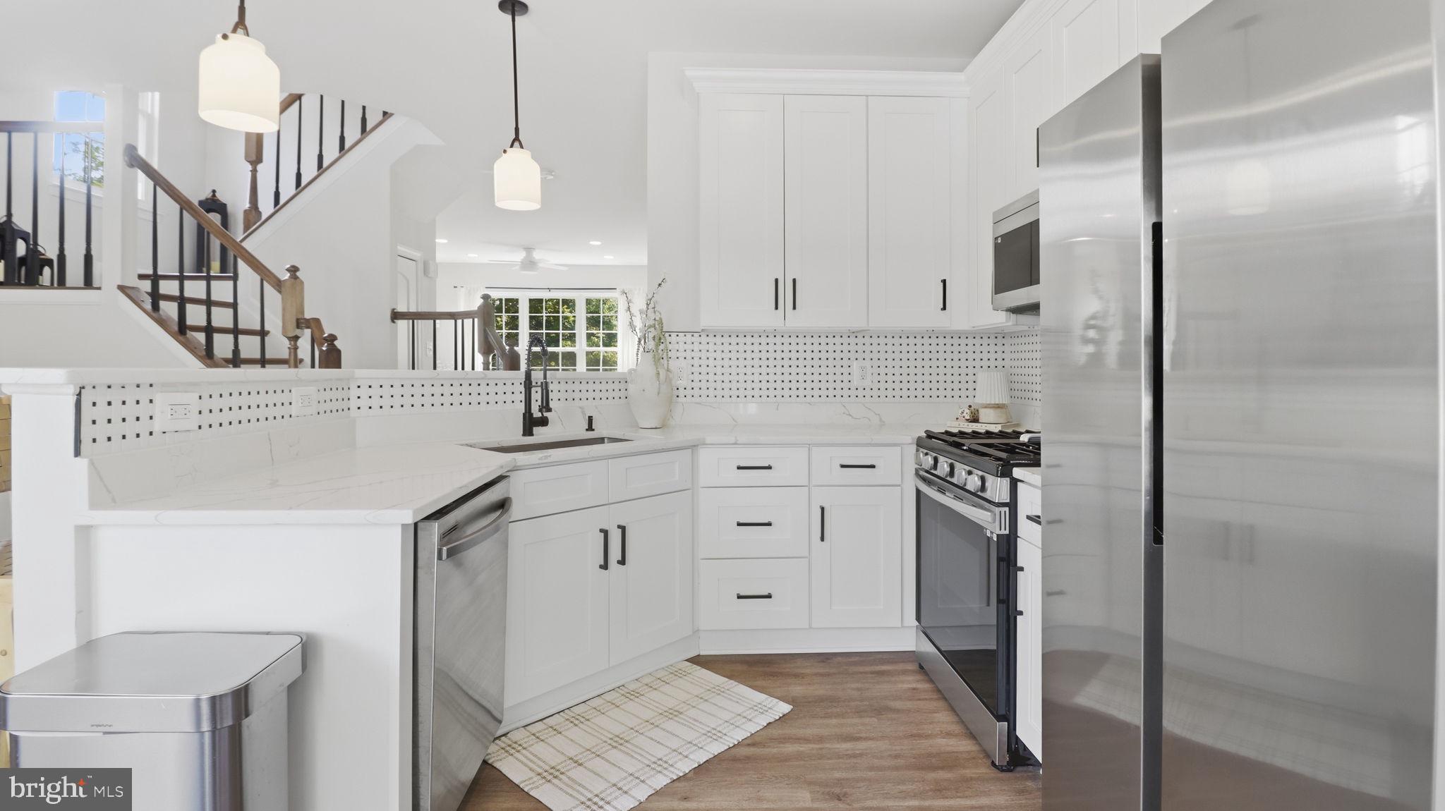 12000 Edgemere Circle Reston, VA 20190 - Photo 8 of 31 Stunning kitchen