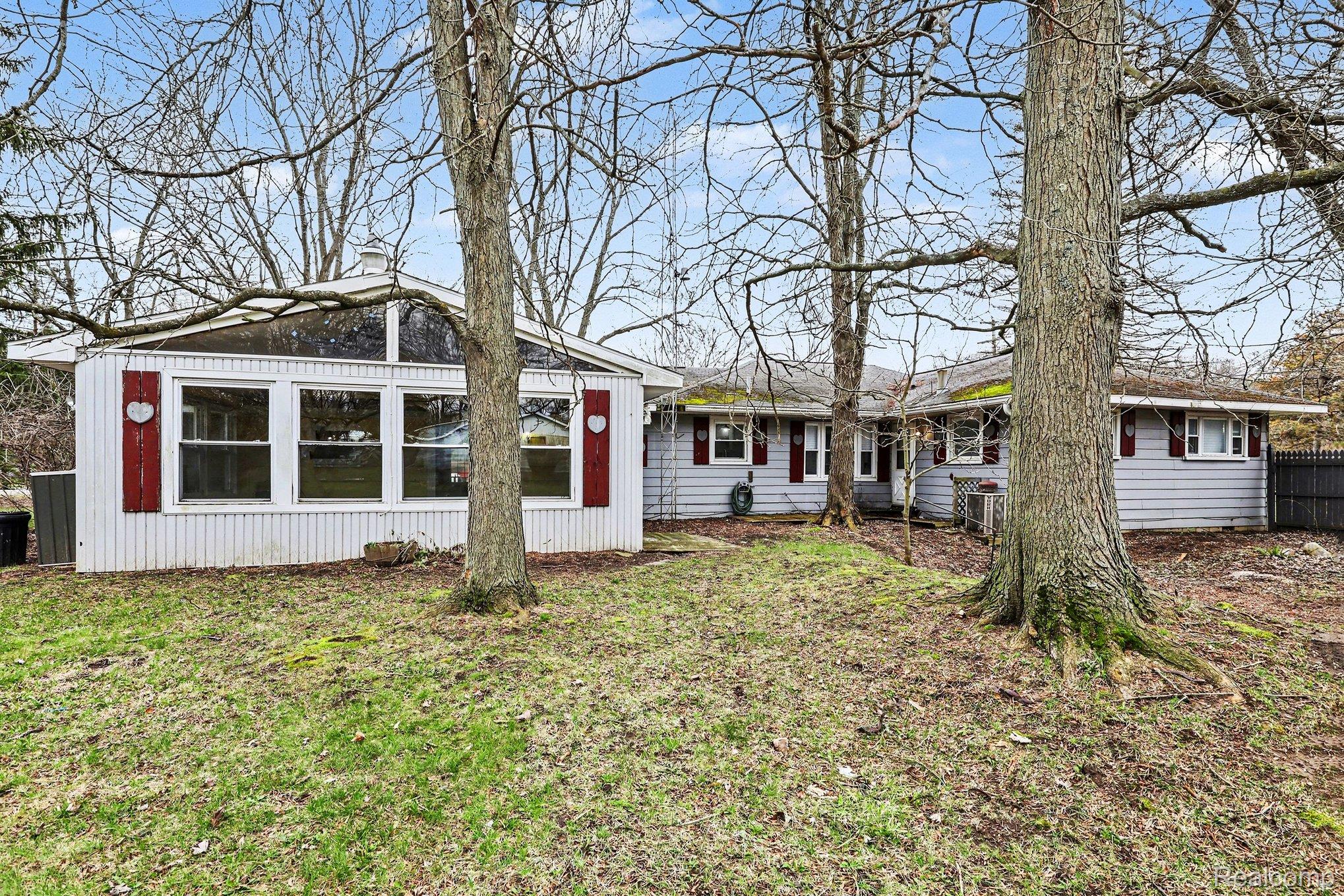 1260 Gilbert Street Flint, MI 48532 - Photo 31 of 32 027_file_1764.jpg