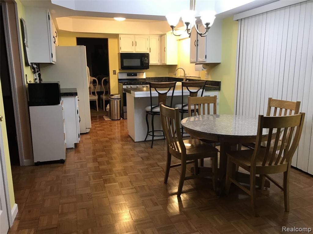 21381 Georgetown Road Woodhaven, MI 48183 - Photo 6 of 10