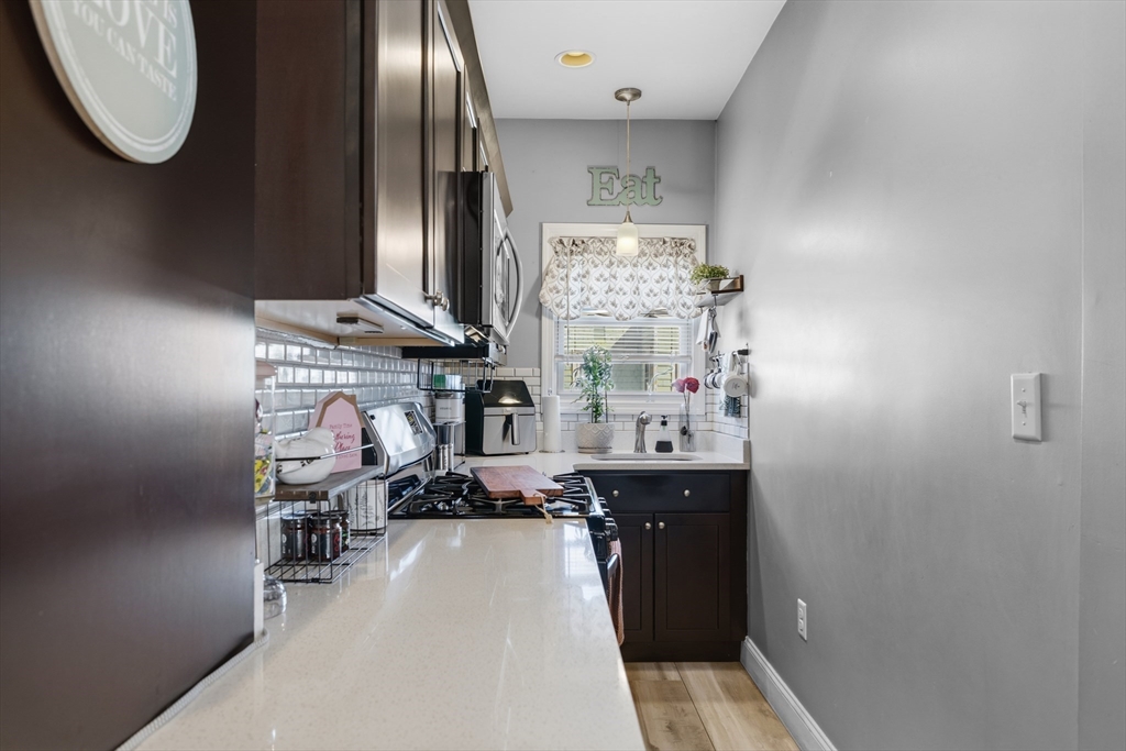 233 Belleville Road New Bedford, MA 02745 - Photo 17 of 40