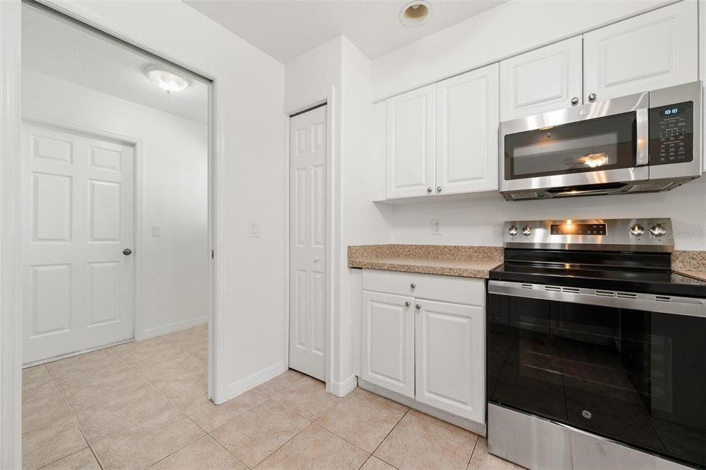 662 Flamingo Road Venice, FL 34293 - Photo 17 of 34 Kitchen
