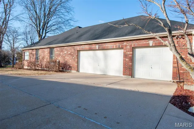 $479,900 | 6449 Bluff Farm Drive, St. Louis, MO 63129