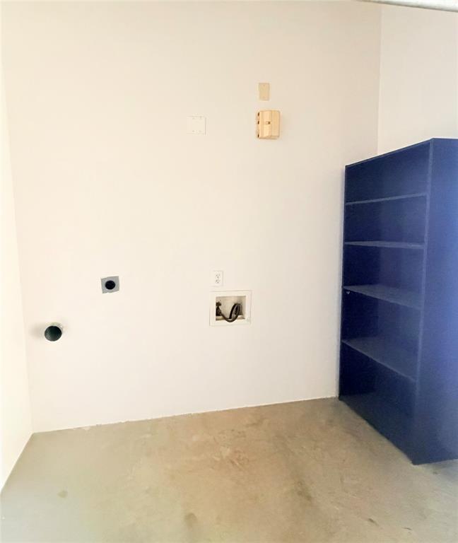 1122 Jackson Street, Unit 802 Dallas, TX 75202 - Photo 7 of 8 a view of an empty room