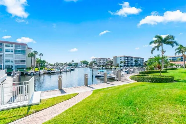 $199,000 | 900 Dogwood Drive, Unit 338, Delray Beach, FL 33483