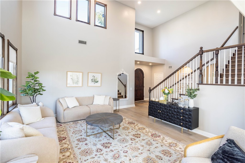 5474 Sunlight Street Simi Valley, CA 93063 - Photo 7 of 39