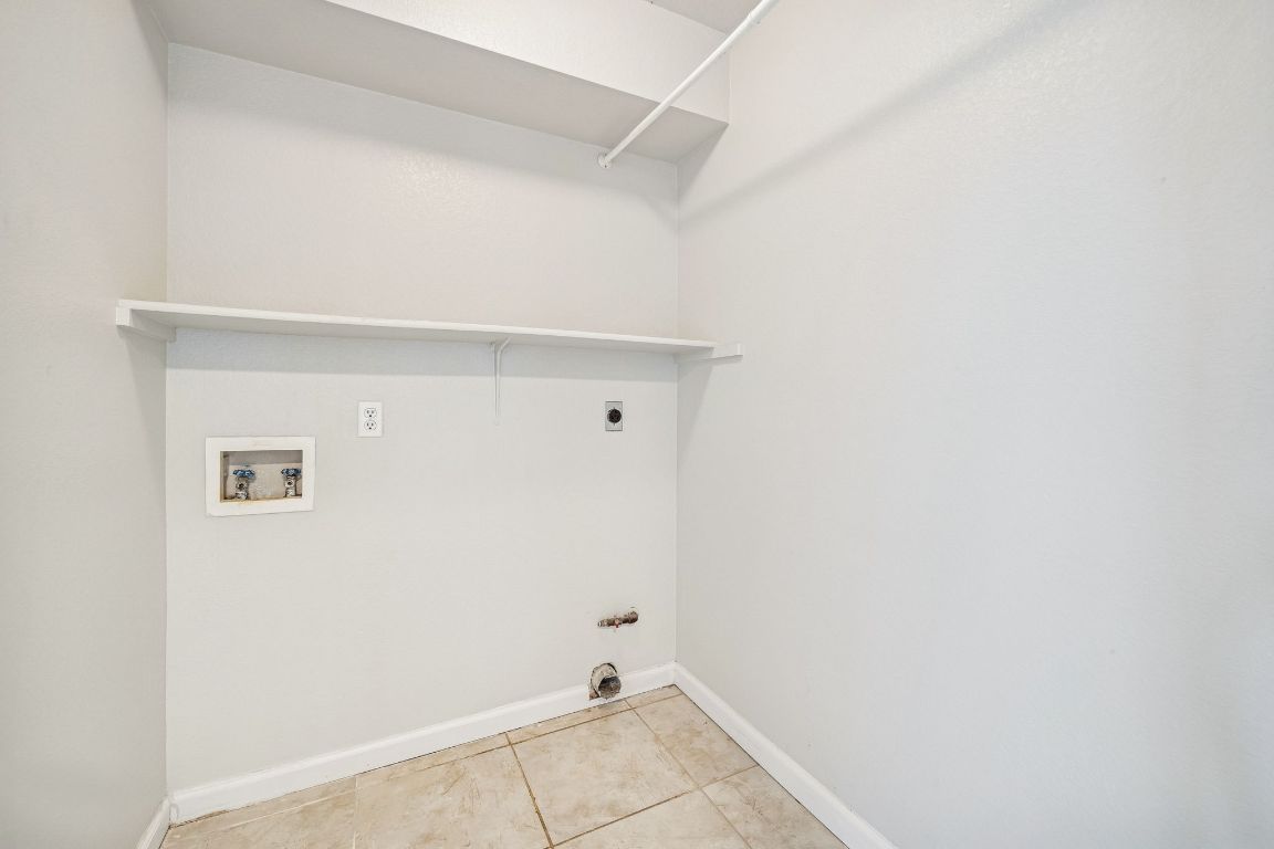 8611 Devine Lane Austin, TX 78748 - Photo 18 of 33 a view of utility room
