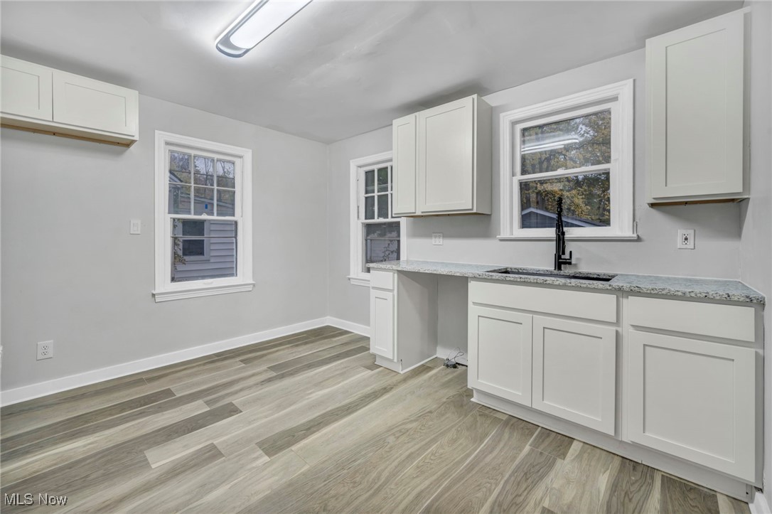 1048 Woodview Road Cleveland, OH 44121 - Photo 8 of 42